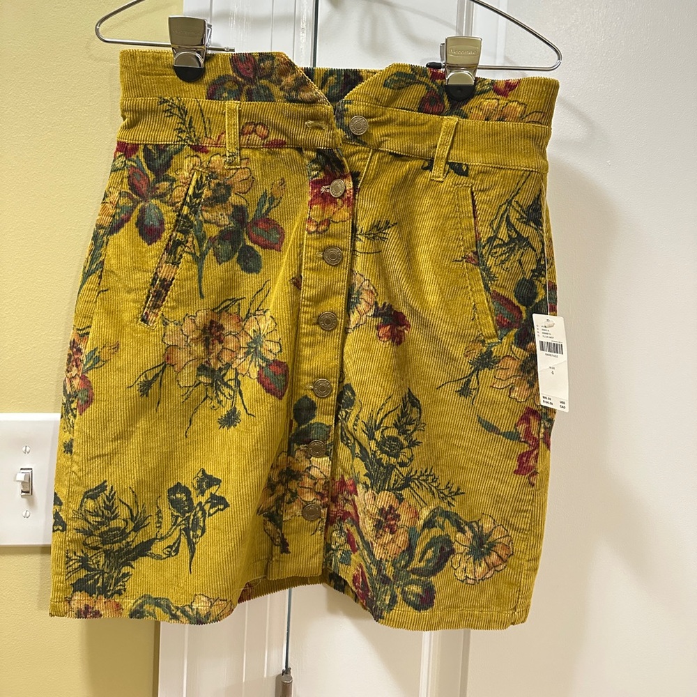 NWT ANTHROPOLOGIE PILCRO
CORDUROY MINI SKIRT size 4